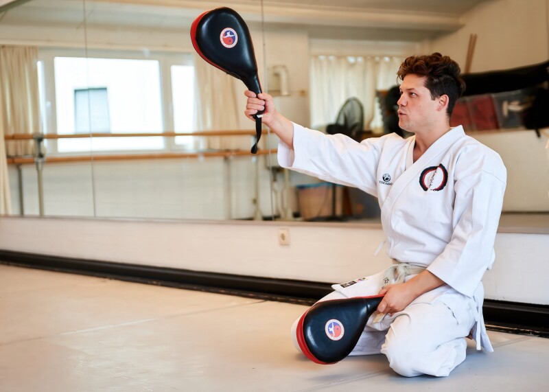 Upscaled with Gigapixel v8.4.4. 2560x1828 => 15360x10968 (6x) Model: Low Resolution V2, denoise: 0.64, sharpen: 0.79, decompression: 0.49 Face recovery version: 1, strength: 0.89, selectedFaces: 1